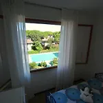 아파트 Lignano Riviera Economico Con Piscina 리그나노 사비아도로