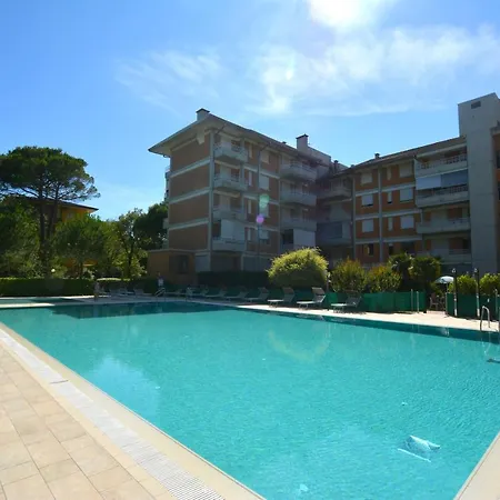 Lignano Riviera Economico Con Piscina 아파트 *